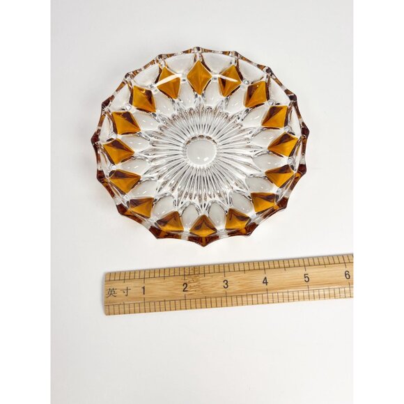 Vintage faceted crystal ashtray with amber coloured diamond motif - Picture 6 of 7